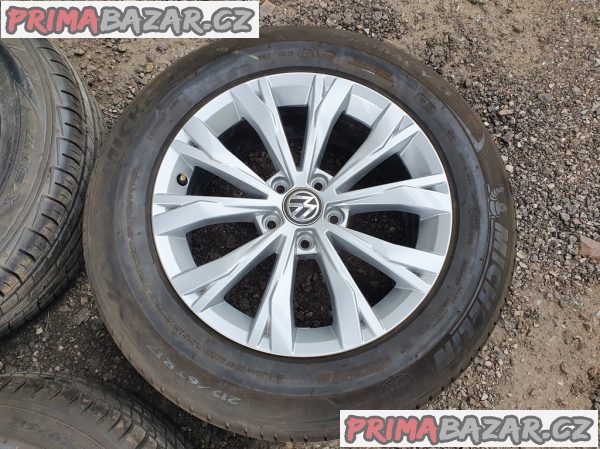 Alu kola elektrony originál Volkswagen r.v.2018 5NA 5x112 7jx17 et40 c.d.5NA601025 germany pneu michelin primacy 3 99% vzorek 215/65 r17 99v možnost zaslání na dobírku platí do