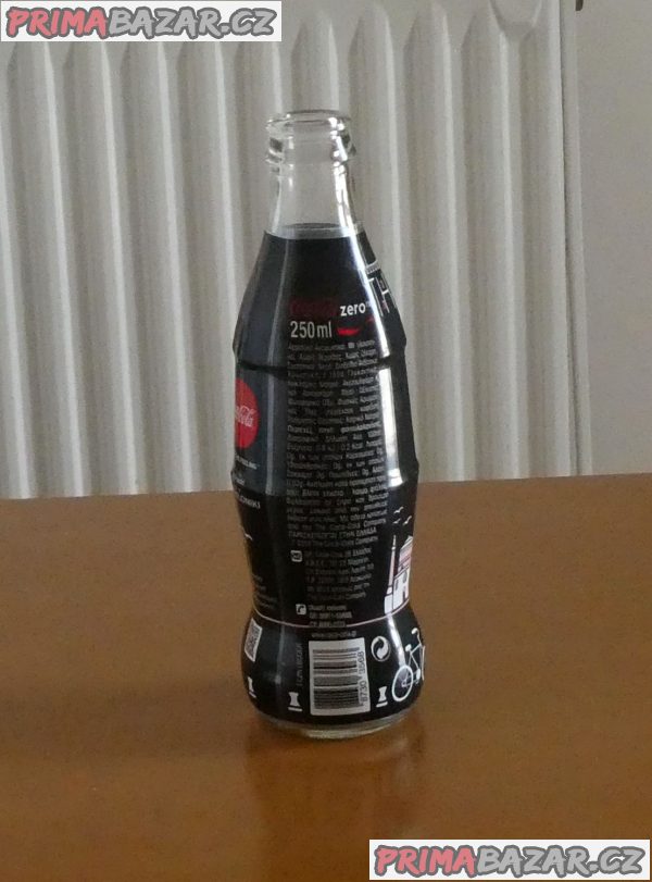 Sběratelská skleněná lahev Coca Cola 250 ml černá