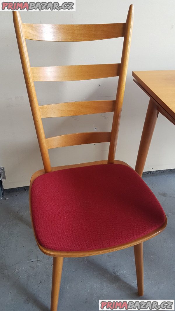 Kvalitní jidelni rozskladaci  stul a 3 židle