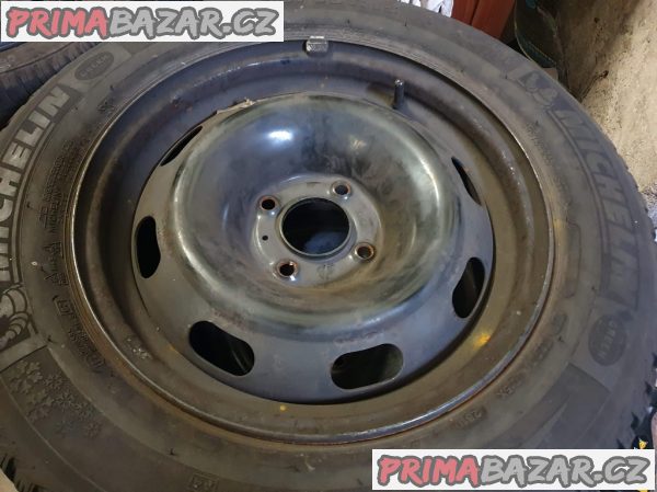 Plechove disky s pneu michelin r15 4x108 6jx15 et27 pneu zimní 195/65 r15 91t 70% vzorek cena je za všechny 4 disky