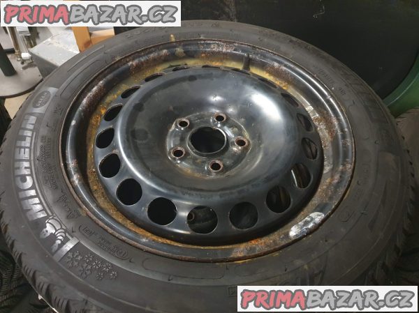 Plechove disky orig. Volkswagen 3C0601027 s pneu michelin 5x112 7jx16 et45 pneu 205/55 r16 91h 60% vzorek  zimní cena je za všechny 4 disky i