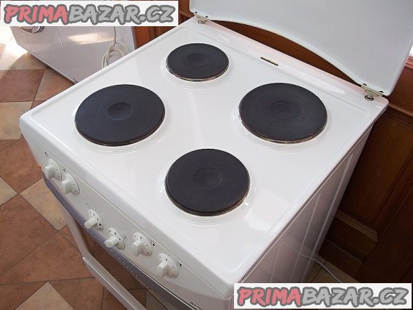 Sporák elektrický GORENJE šíře 60 cm horkovzduch