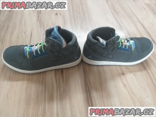 Botasky Nike Jordan velikost 35