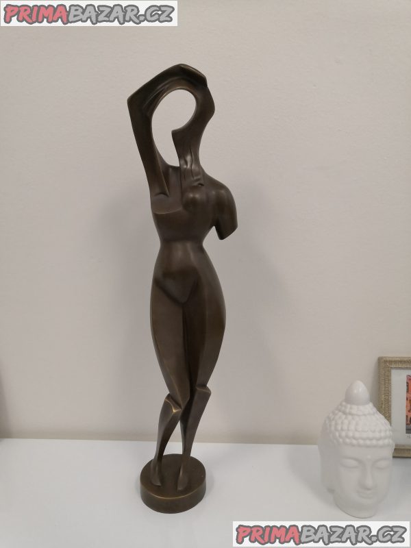 bronzova-socha-cesajici-se-zena-archipenko