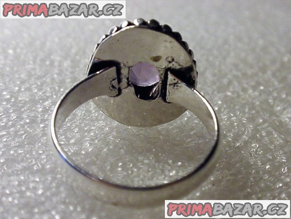 Stříbrný prsten s ametystem D7 .