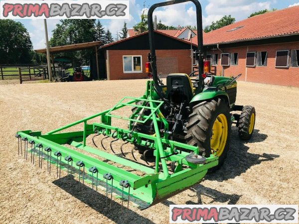 Traktor John Deere 4HST-3300