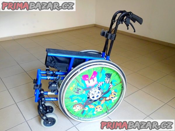 Dětský invalidní vozík, skládací. Dětský invalidní vozík, skládací.