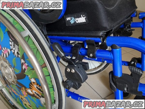 Dětský invalidní vozík, skládací. Dětský invalidní vozík, skládací.