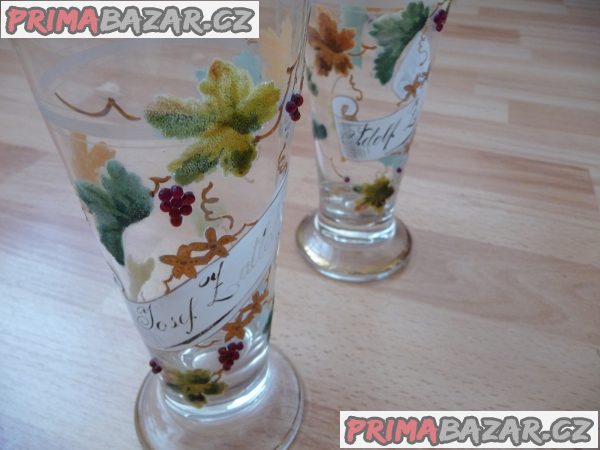 2 ks starožitné skleněné poháry s motivem víno