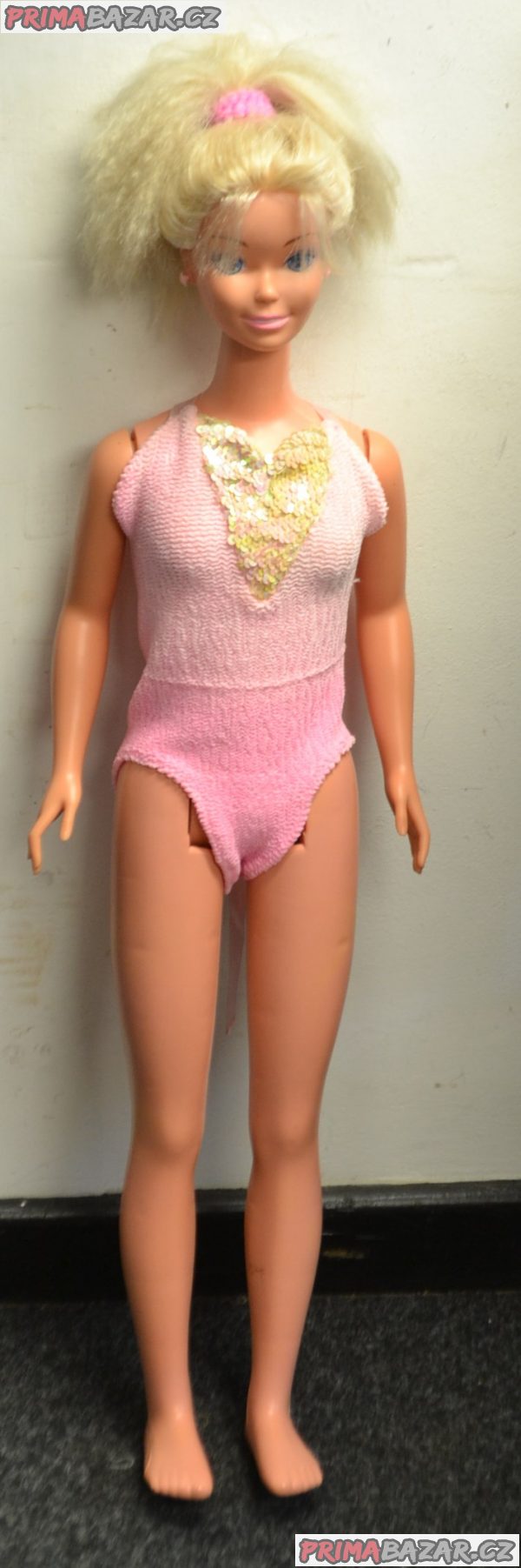 Sháním velké panenky Barbie