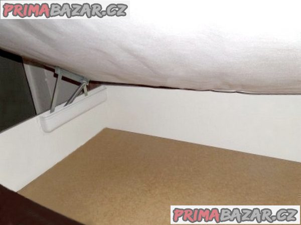 Pěkná, nepoškozená válenda Pěkná, nepoškozená válenda