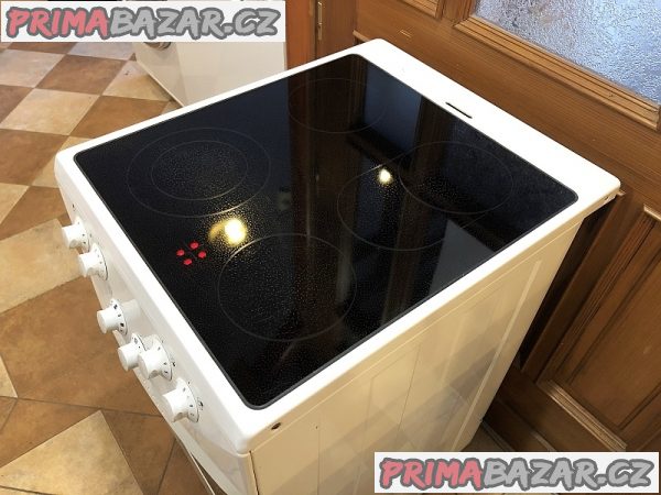 Sporák sklokeramický GORENJE horkovzduch šíře 50 cm