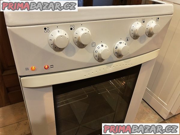 Sporák sklokeramický GORENJE horkovzduch šíře 50 cm