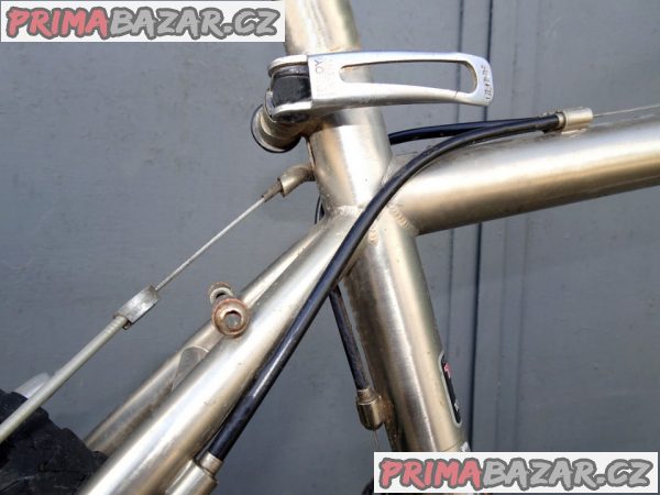 Prodám kolo MTB stříbrné barvy. Prodám kolo MTB stříbrné barvy.