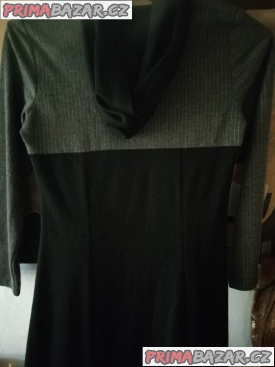 Dlouhé bavlněné šaty s kapucí