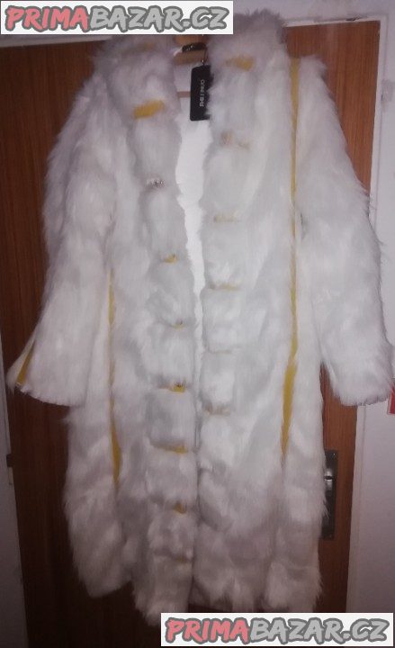 Umělý dlouhý kožich s kapucí