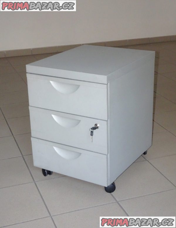 Moderní, kovový kancelářský kontejner. Moderní, kovový kancelářský kontejner.
