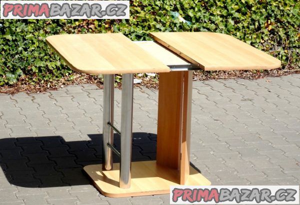 Jídelní rozkládací stůl . Jídelní rozkládací stůl .