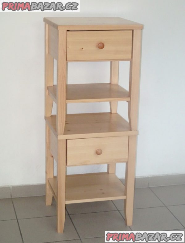 Dvě stejné, víceúčelové komody – stolky. Dvě stejné, víceúčelové komody – stolky.