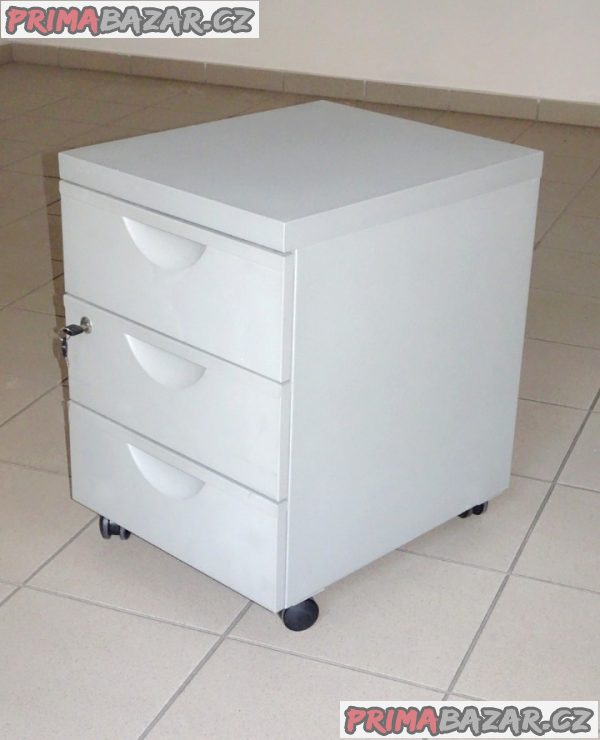 Moderní, kovový kancelářský kontejner. Moderní, kovový kancelářský kontejner.