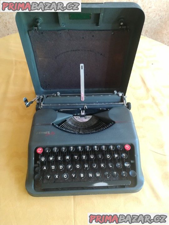 Prodám psací stroj