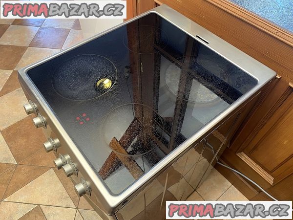 Sporák sklokeramický GORENJE šíře 50 cm nerez horkovzduch