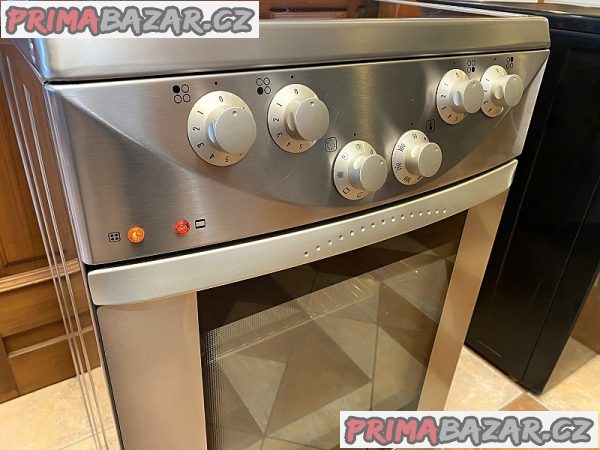 Sporák sklokeramický GORENJE šíře 50 cm nerez horkovzduch