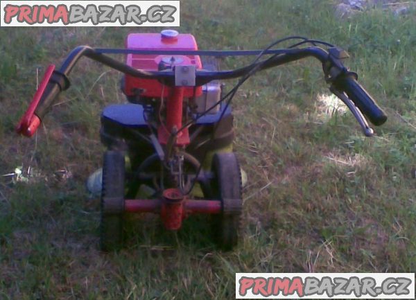 Prodám dvoububnovou sekačku BDR 700 Prodám dvoububnovou sekačku BDR 700