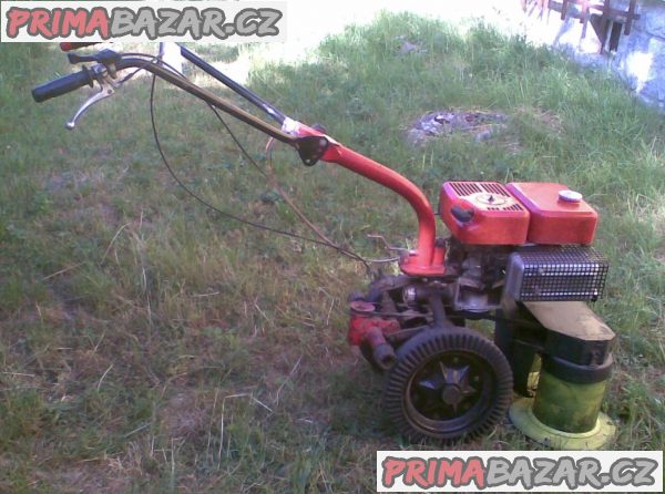 Prodám dvoububnovou sekačku BDR 700 Prodám dvoububnovou sekačku BDR 700