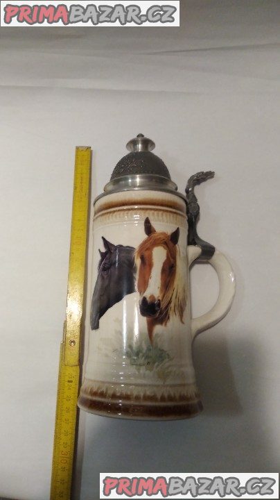 Porcelánový korbel s víčkem - koně Porcelánový korbel s víčkem - koně