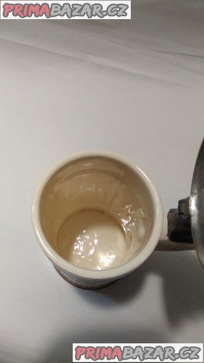 Porcelánový korbel s víčkem - koně Porcelánový korbel s víčkem - koně