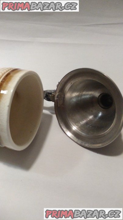 Porcelánový korbel s víčkem - koně Porcelánový korbel s víčkem - koně