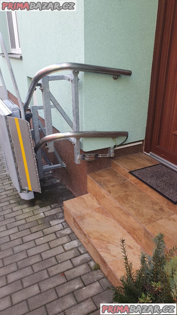 Invalidní schodišťová plošina vč. dálk. ovládání