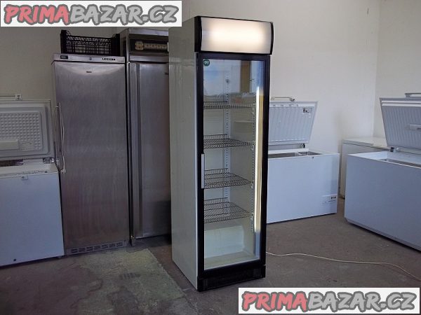 Prosklená lednice chladnice vitrína HELKAMA displej