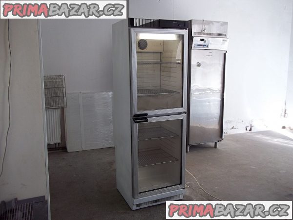 prosklena-lednice-chladnice-vitrina-helkama