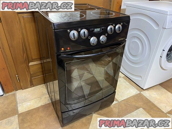 Sporák sklokeramický GORENJE šíře 50 cm hnědý horkovzduch