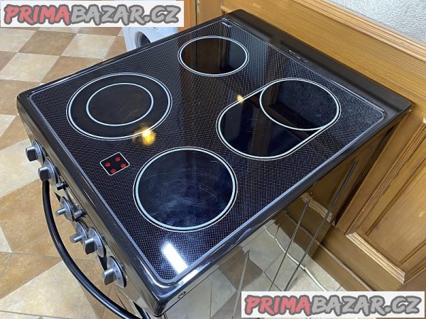 Sporák sklokeramický GORENJE šíře 50 cm hnědý horkovzduch