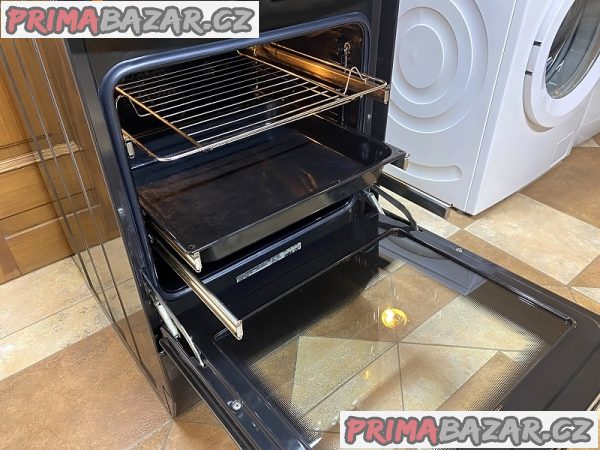 Sporák sklokeramický GORENJE šíře 50 cm hnědý horkovzduch