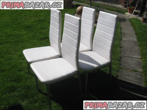 Prodám čtyři kusy kuchyňských čalouněných bílých židlí.Nutno umýt a vyčistit.Pardubice.Cena 125 kč kus.