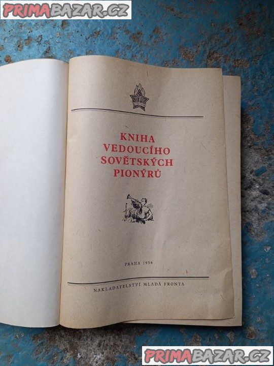 Kniha vedoucího sovětských pionýrů