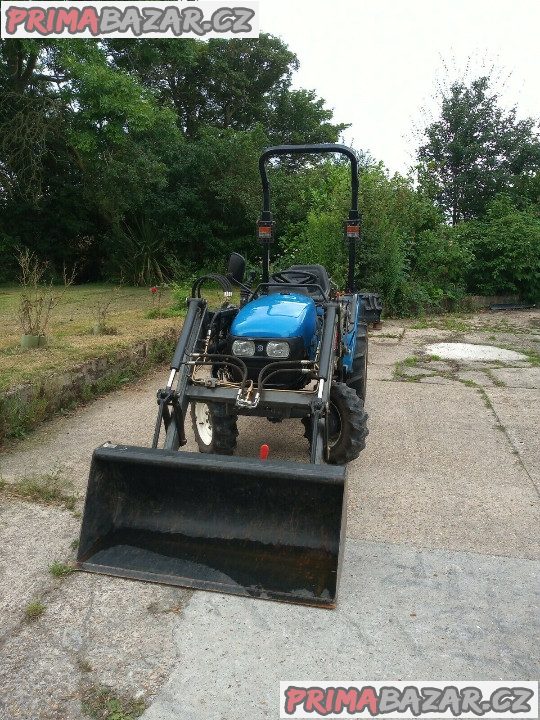 Traktor New Holland T-tC211D + čelní nakladač