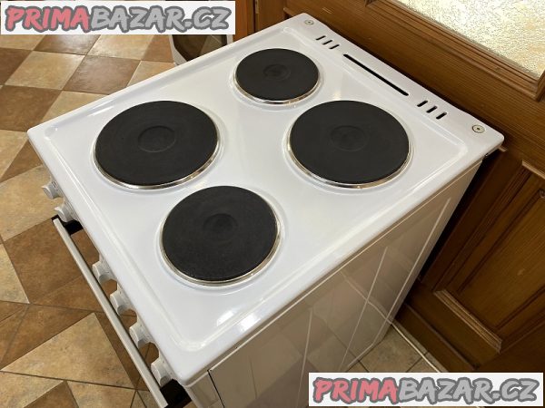 (02) Sporák elektrický GORENJE šíře 50 cm