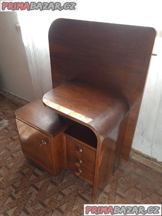 Starý nábytek