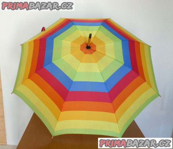 Dámský moderní deštník s dřevěnou rukojetí