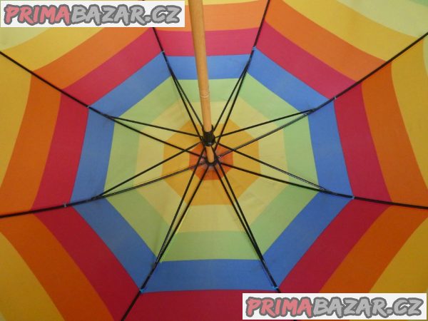 Dámský moderní deštník s dřevěnou rukojetí