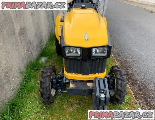 Kompaktní traktor Avenger