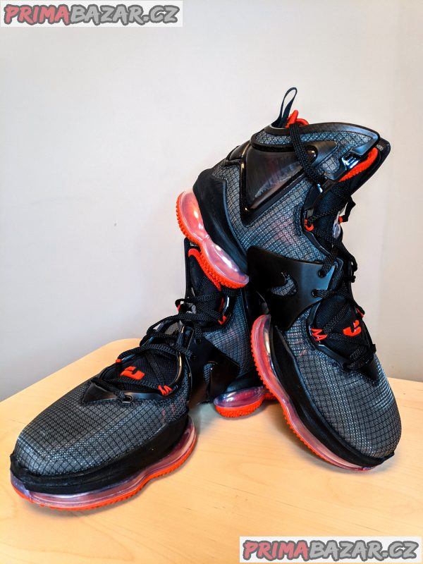 nove-basketbalove-boty-nike-lebron-19