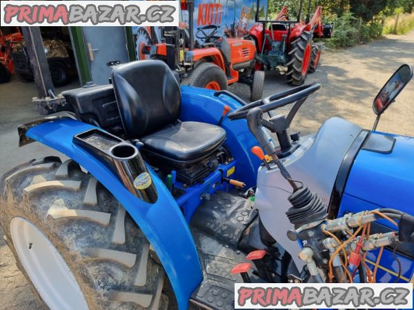 Traktor New Holland Boomer 35-HQ2 - velmi dobrý stav