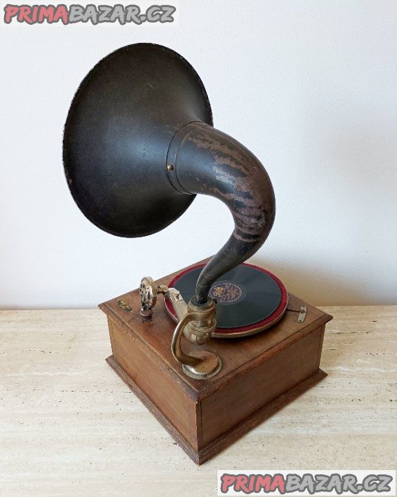 Starožitný salonní gramofon na kliku s troubou značky Pathé, plne funkční, krásně hraje