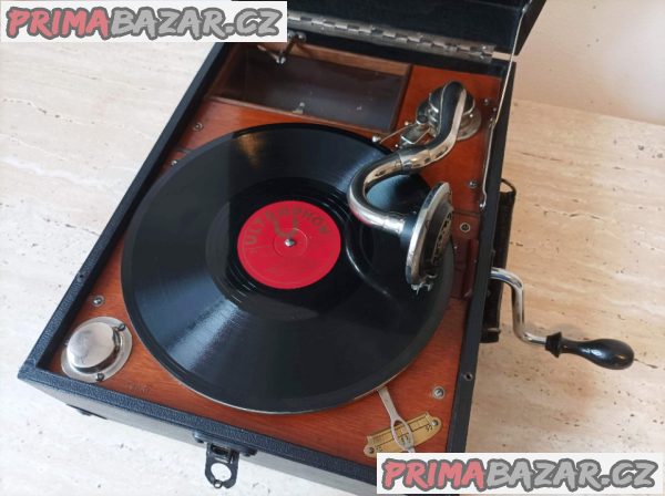 Krásný starožitný kufříkový gramofon na kliku, super stav, plně funkční, krásně hraje
